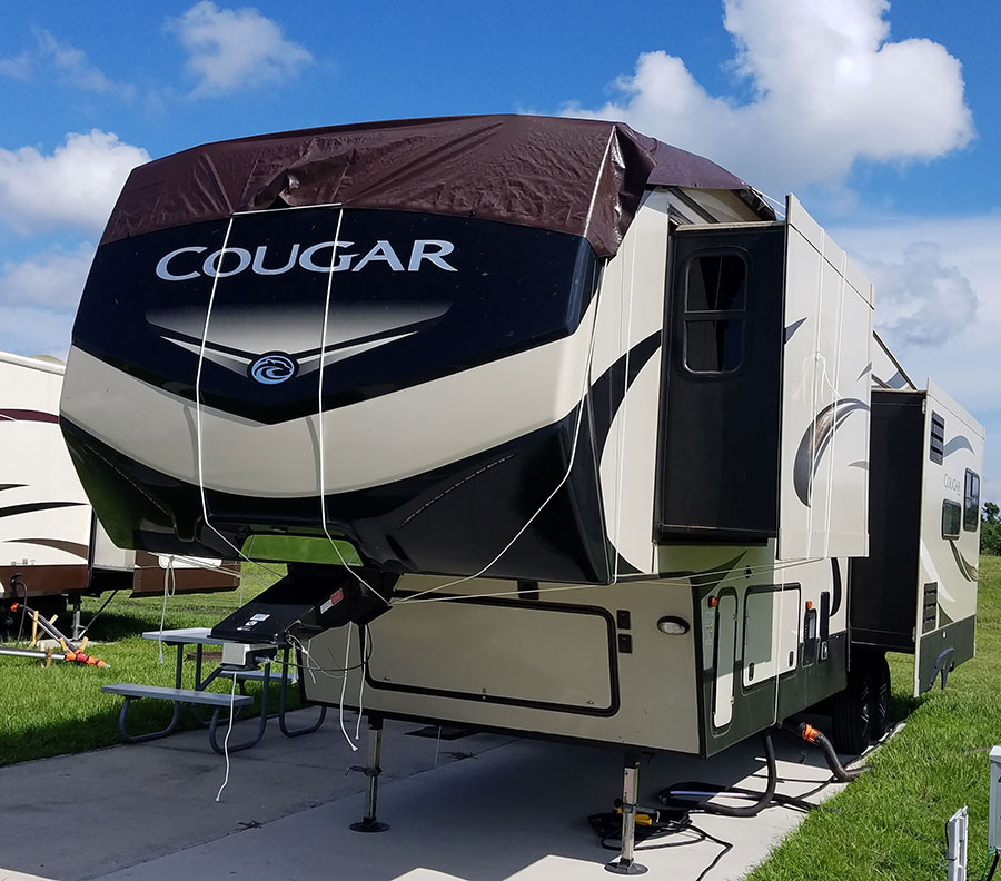 2018 Keystone Cougar with a tarped roof due to roof failure.